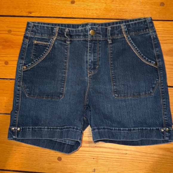 Gloria Vanderbilt All Around Slimming Effect Denim Shorts - Picture 1 of 4